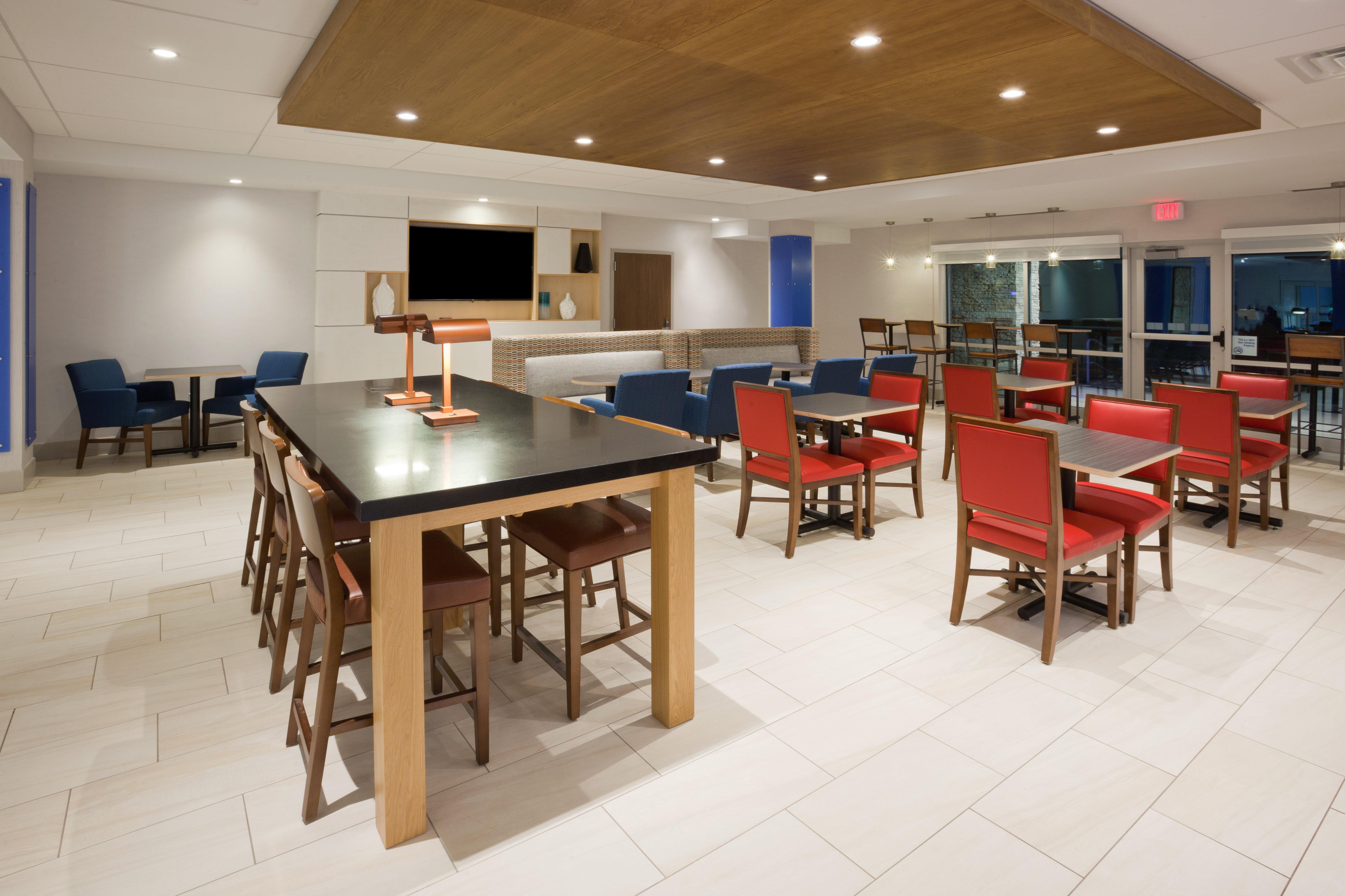 Holiday Inn Express And Suites Des Moines Downtown By Ihg Exterior foto