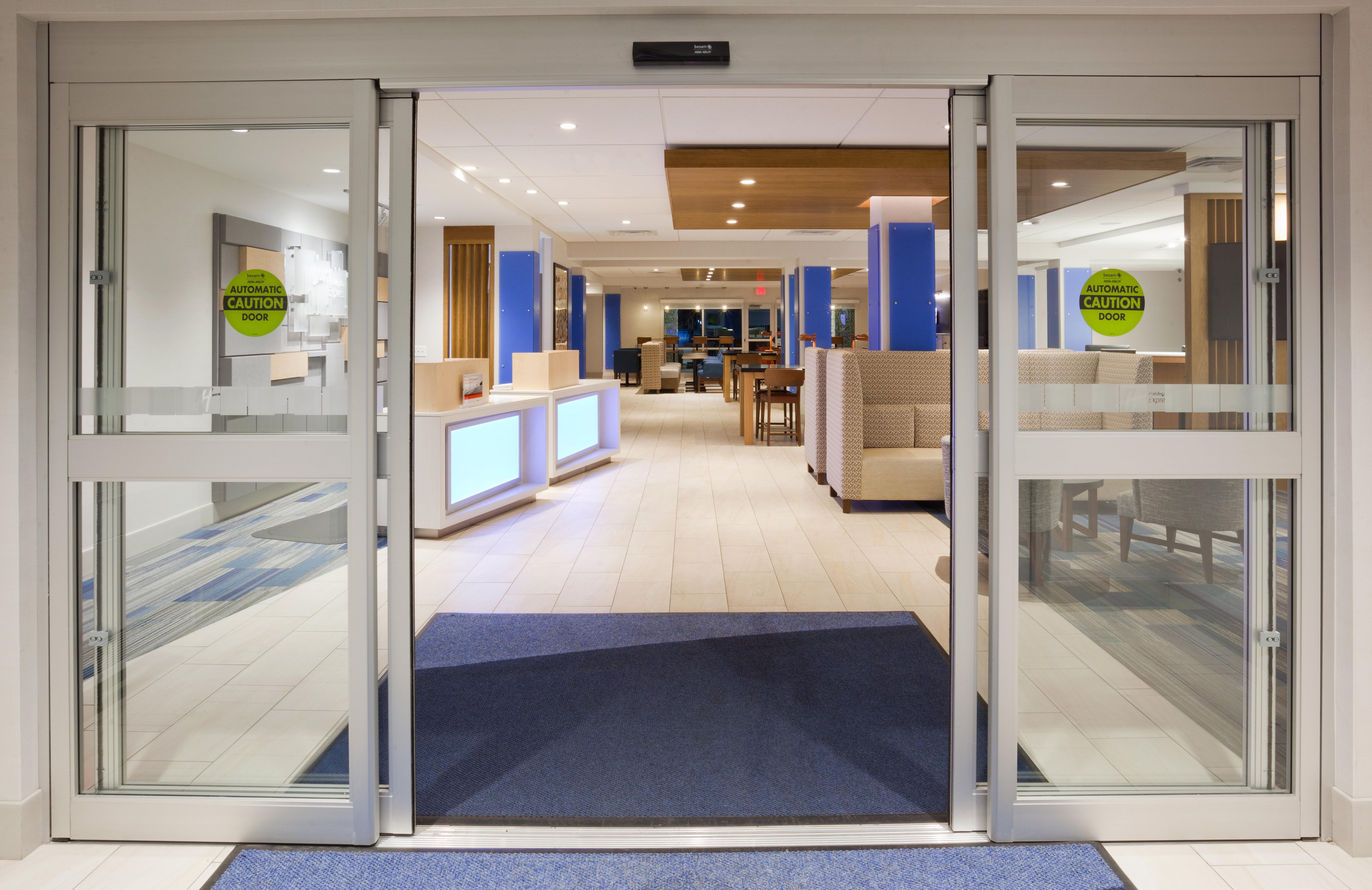 Holiday Inn Express And Suites Des Moines Downtown By Ihg Exterior foto